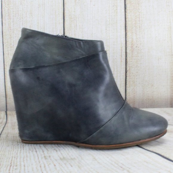 UGG Shoes - UGG High Heel Ankle Side Zip Booties Size 7.5